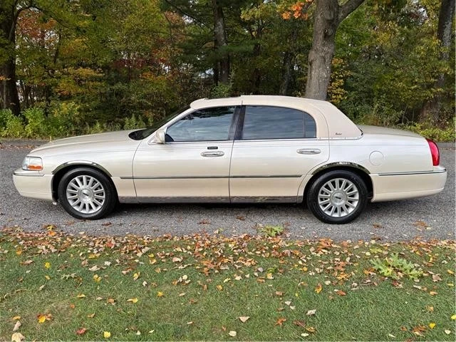 2003 Lincoln Town Car - Image 6 of 21