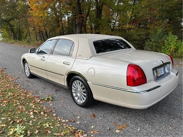 2003 Lincoln Town Car - Image 4 of 21
