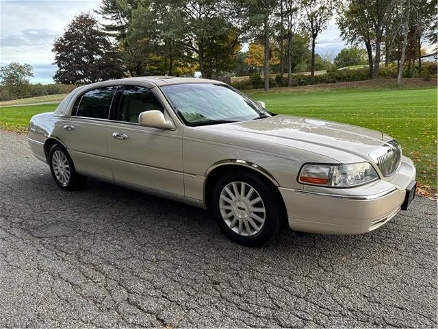 2003 Lincoln Town Car - Image 2 of 21