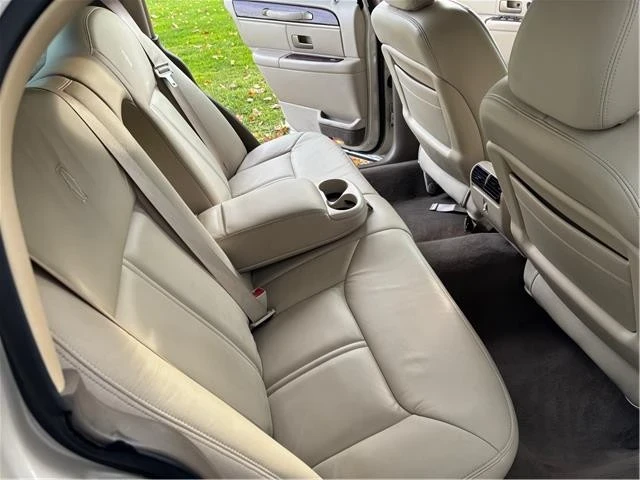 2003 Lincoln Town Car - Image 15 of 21