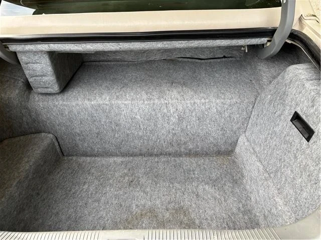 2003 Lincoln Town Car - Image 19 of 21