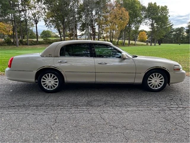 2003 Lincoln Town Car - Image 5 of 21