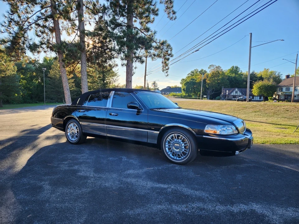 2003 Lincoln Town Car - Image 14 of 21