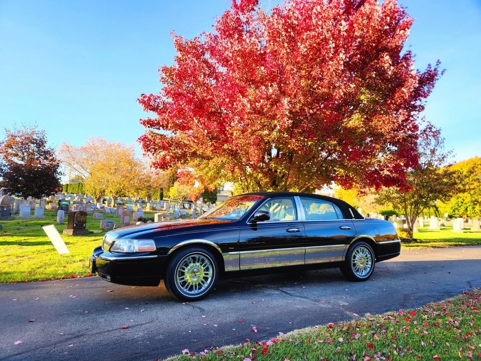 2003 Lincoln Town Car - Image 20 of 21