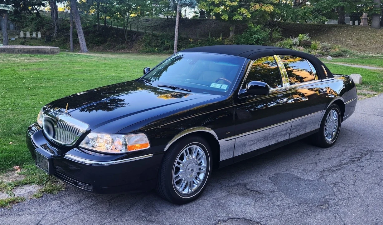 2003 Lincoln Town Car - Image 7 of 21