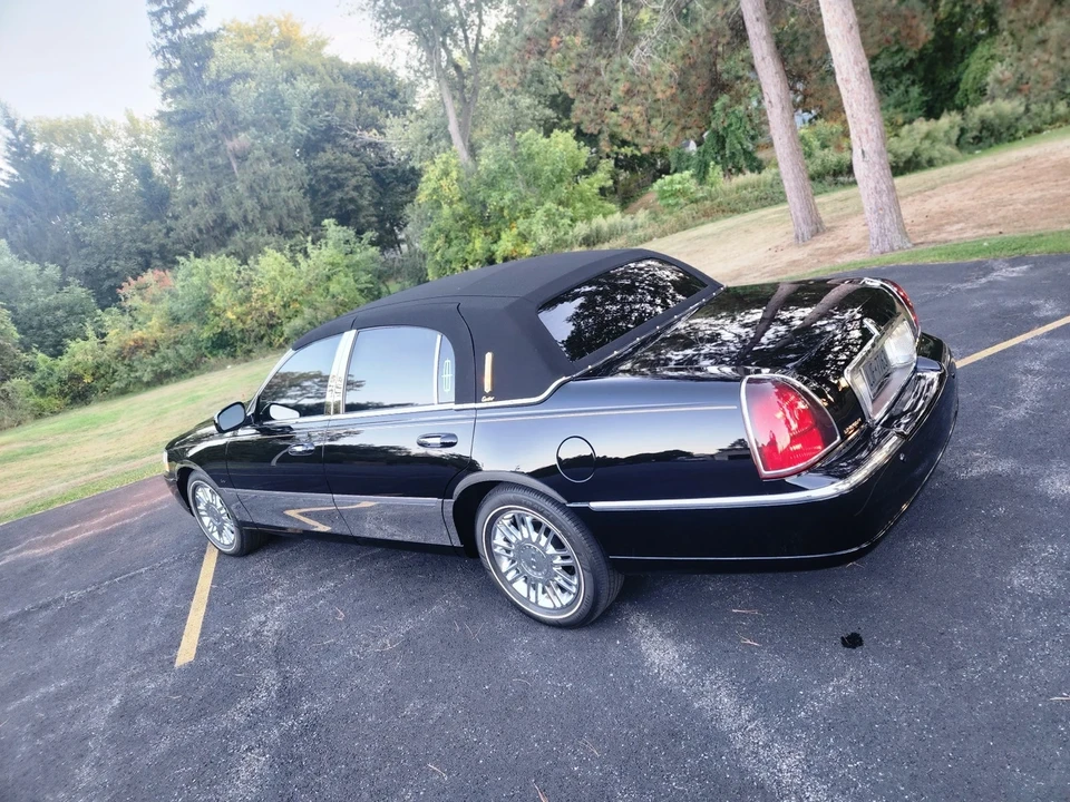 2003 Lincoln Town Car - Image 18 of 21