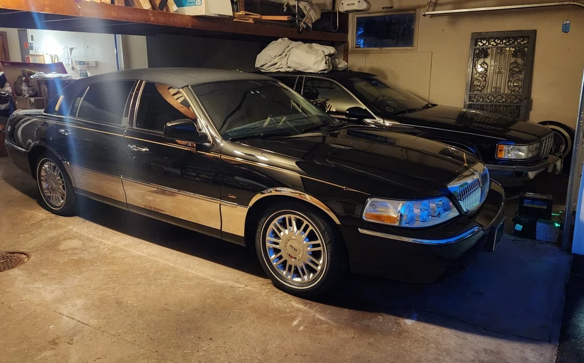 2003 Lincoln Town Car - Image 9 of 21