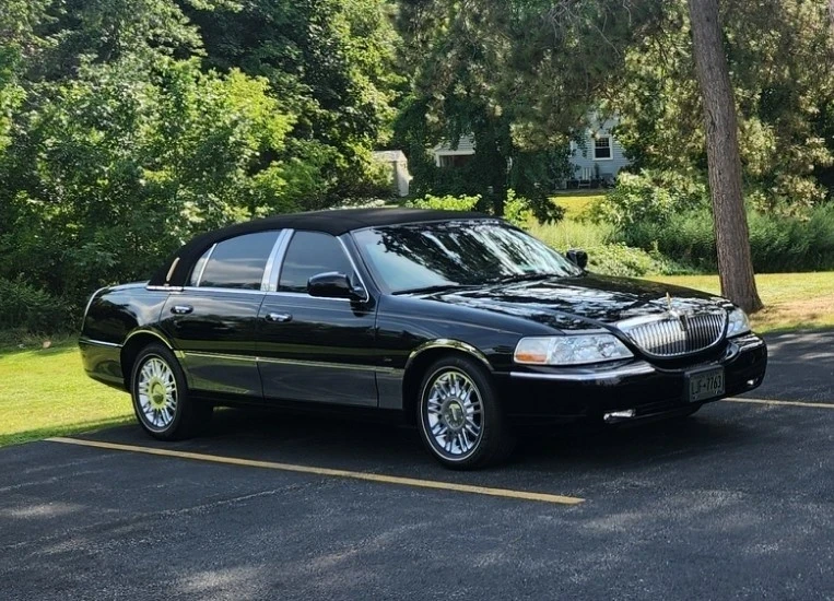 2003 Lincoln Town Car - Image 10 of 21