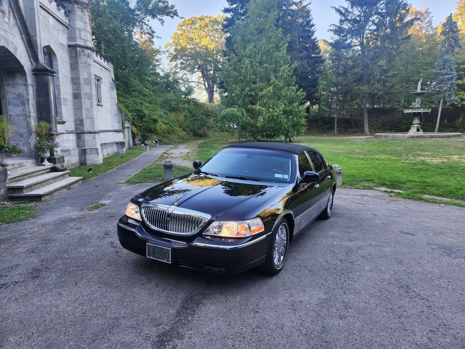 2003 Lincoln Town Car - Image 16 of 21