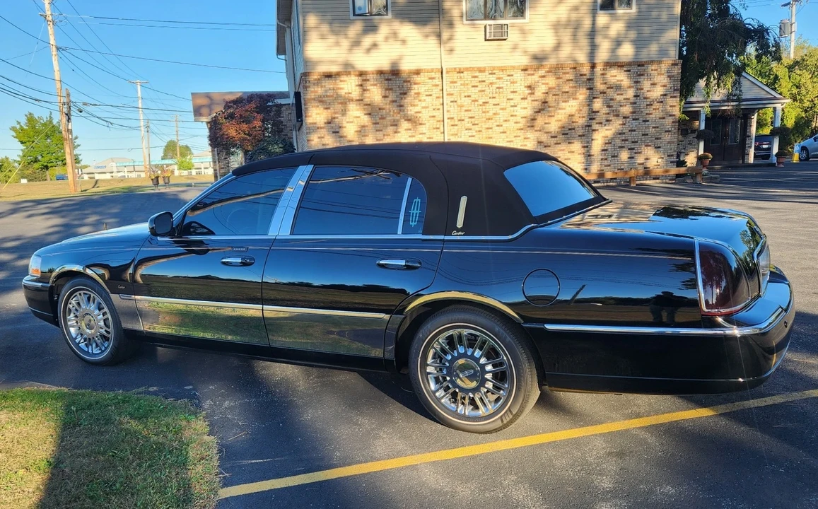 2003 Lincoln Town Car - Image 12 of 21