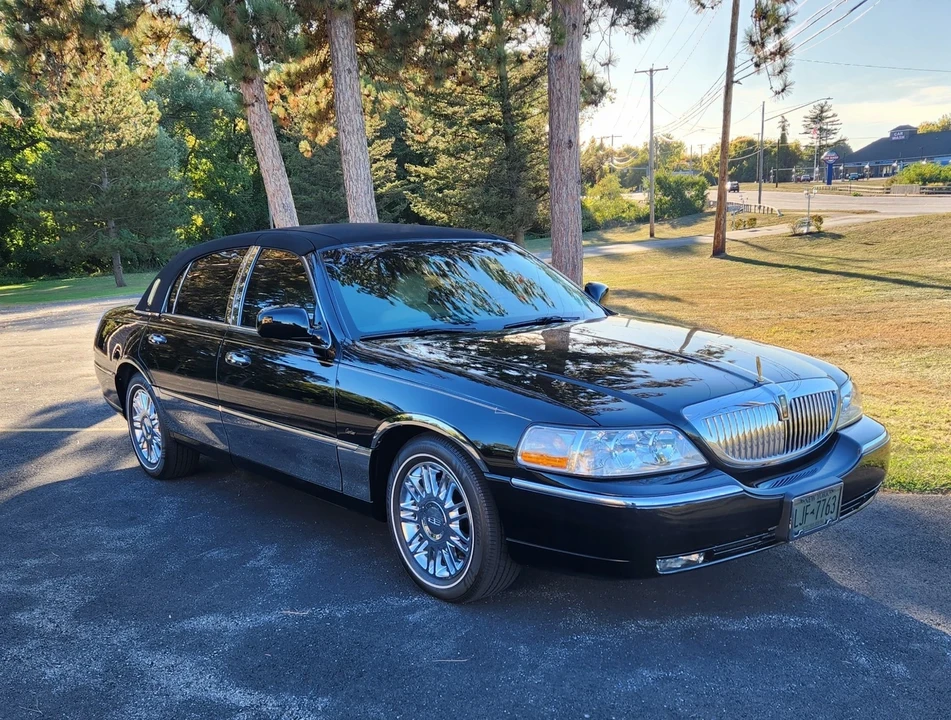 2003 Lincoln Town Car - Image 13 of 21
