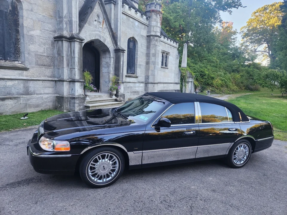 2003 Lincoln Town Car - Image 4 of 21