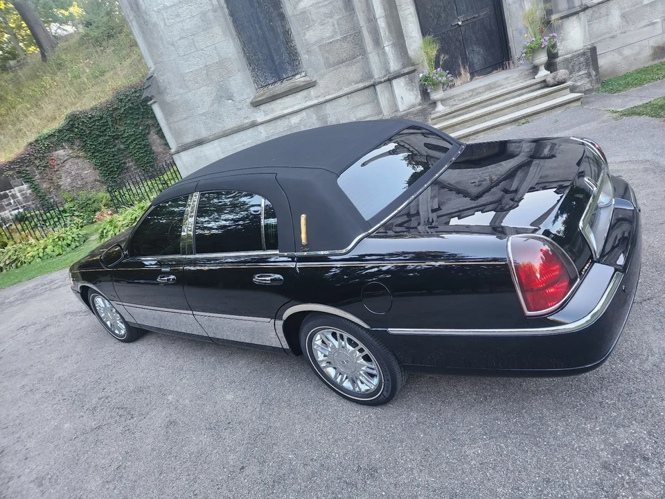 2003 Lincoln Town Car - Image 15 of 21