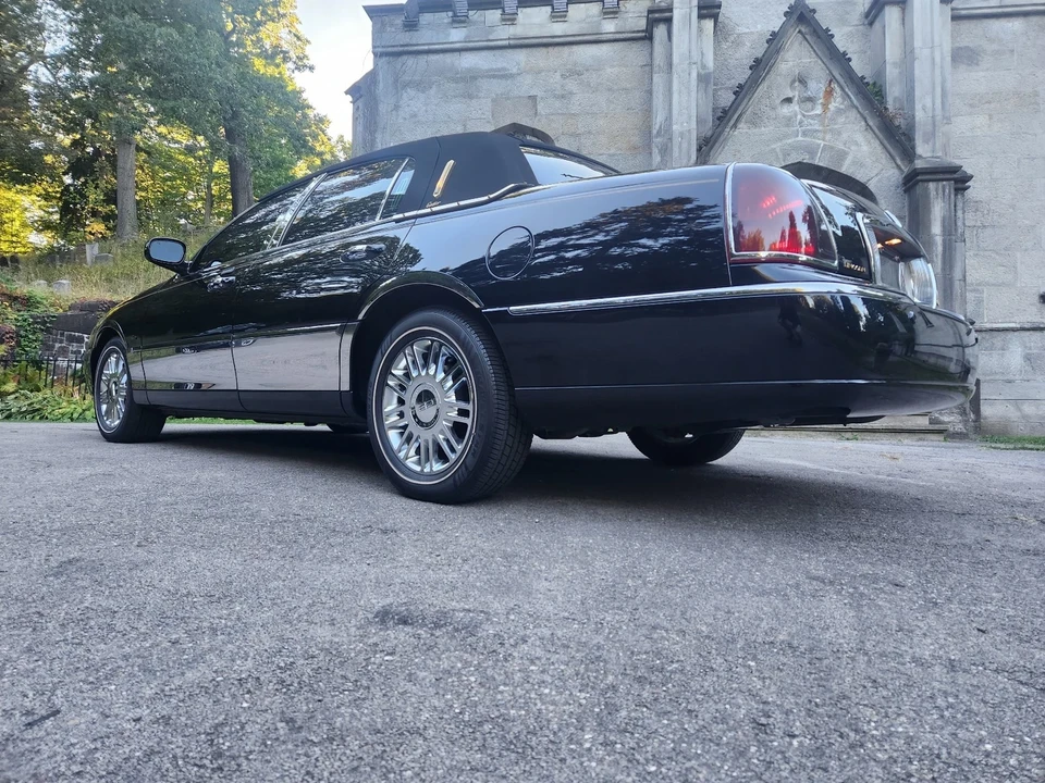 2003 Lincoln Town Car - Image 6 of 21