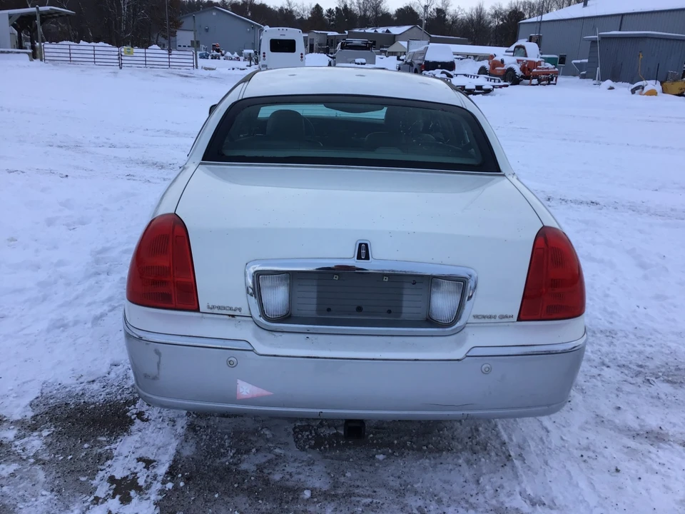 2003 Lincoln Town Car - Image 6 of 20