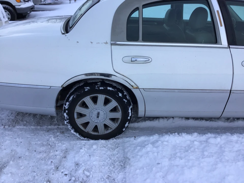 2003 Lincoln Town Car - Image 7 of 20