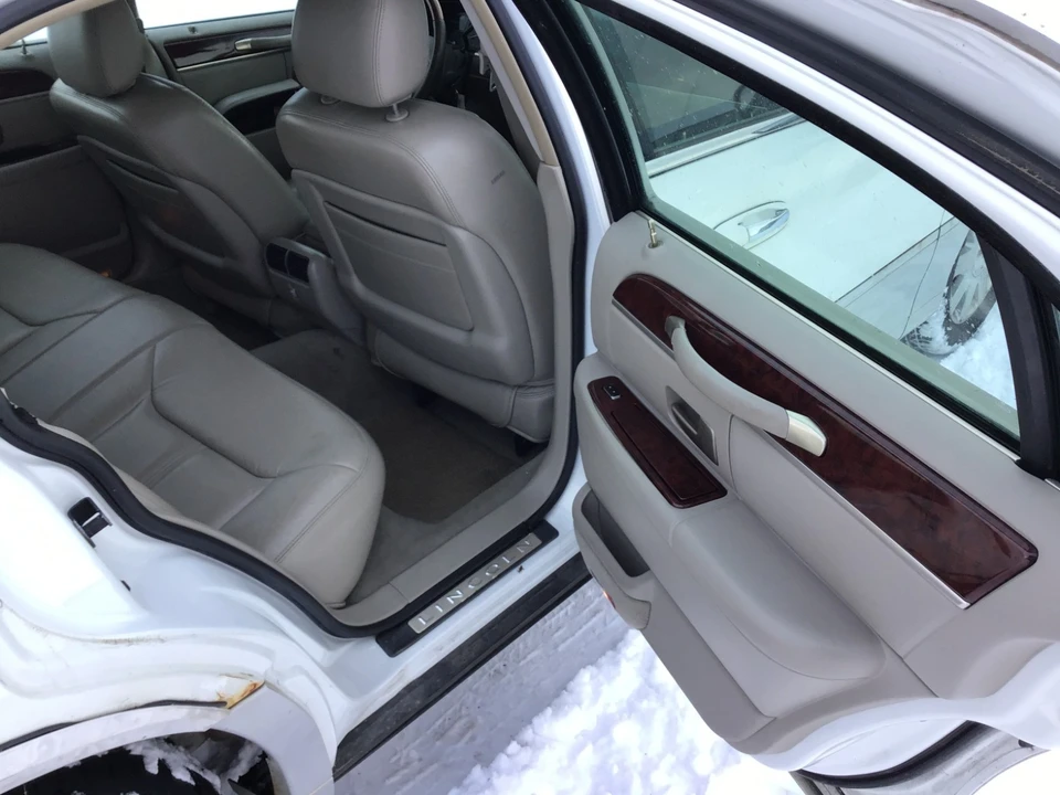 2003 Lincoln Town Car - Image 14 of 20