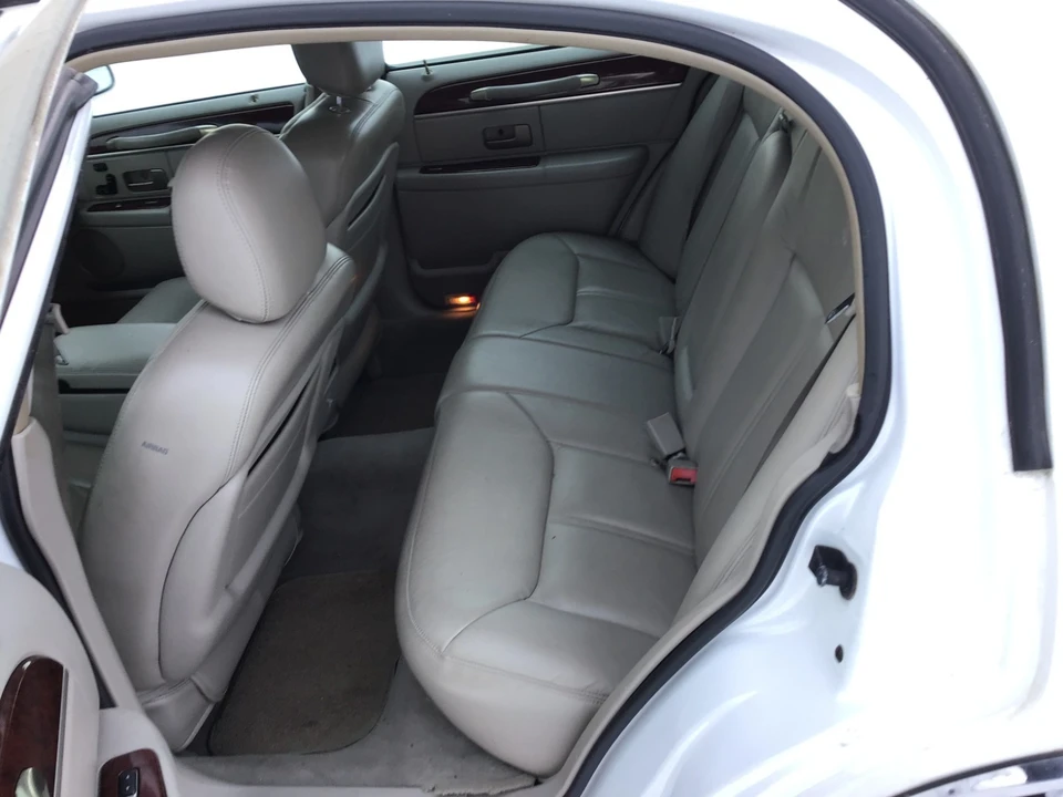 2003 Lincoln Town Car - Image 16 of 20