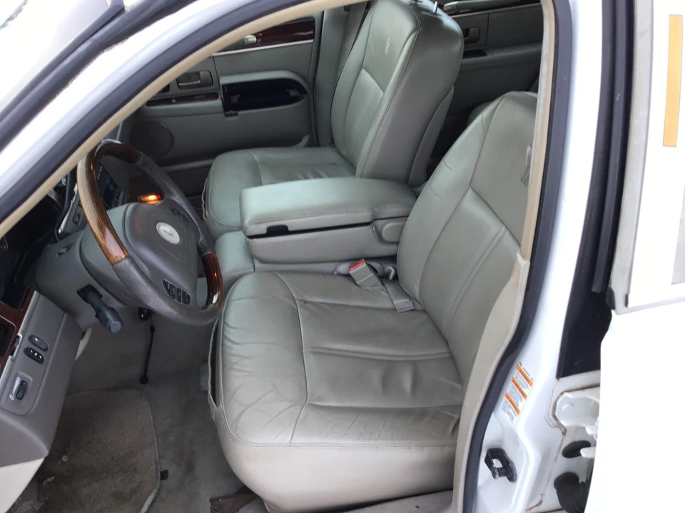 2003 Lincoln Town Car - Image 10 of 20