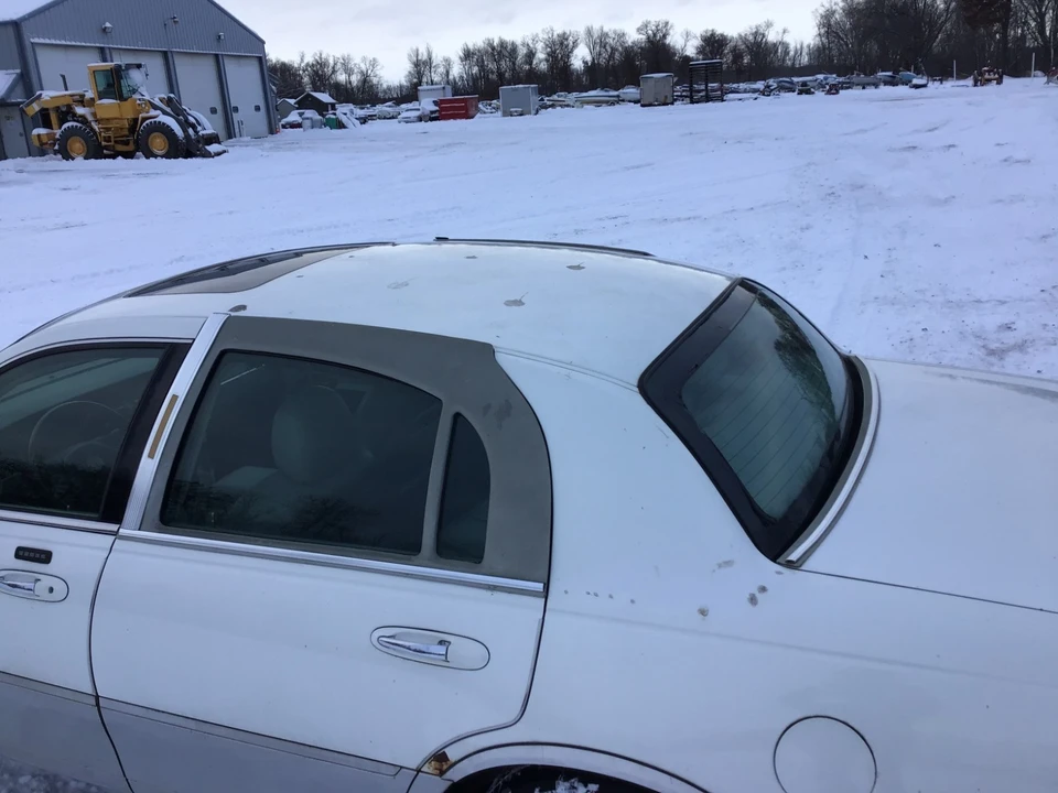 2003 Lincoln Town Car - Image 5 of 20