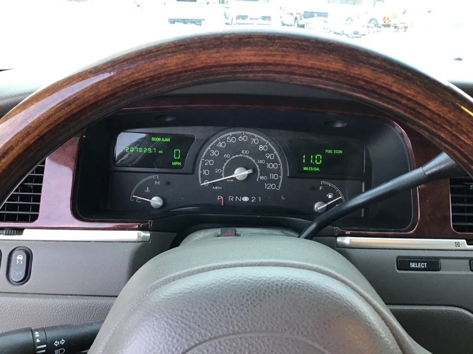 2003 Lincoln Town Car - Image 11 of 20