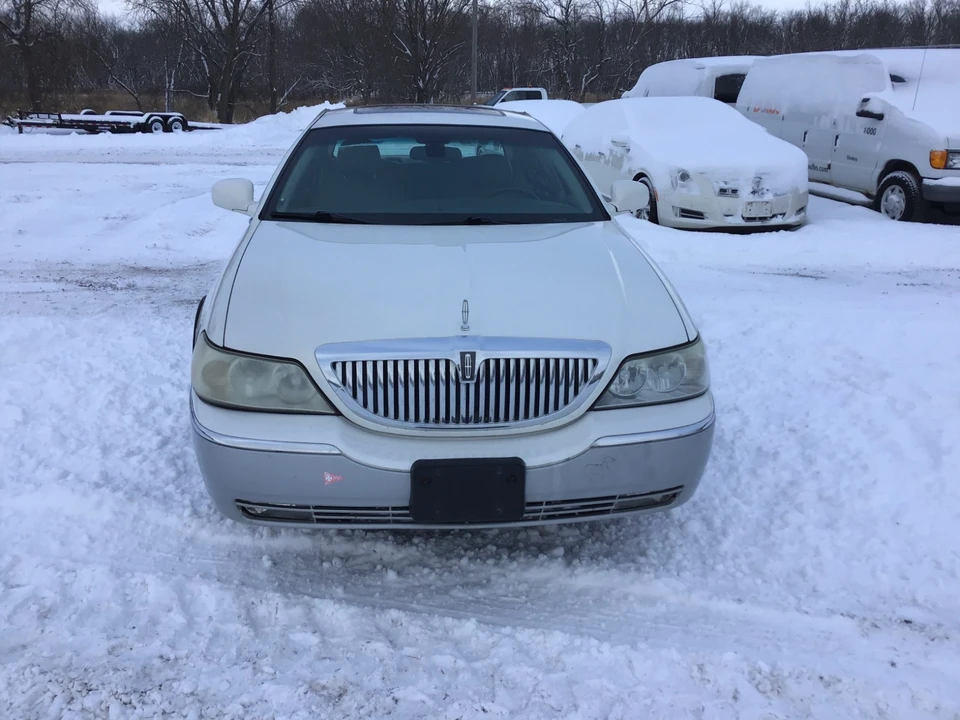 2003 Lincoln Town Car - Image 2 of 20