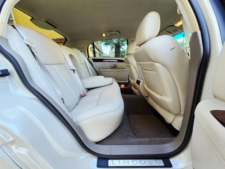 2003 Lincoln Town Car - Image 21 of 21