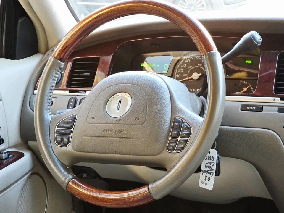 2003 Lincoln Town Car - Image 15 of 21