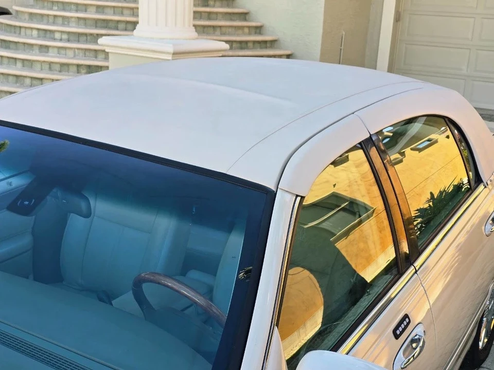 2003 Lincoln Town Car - Image 9 of 21