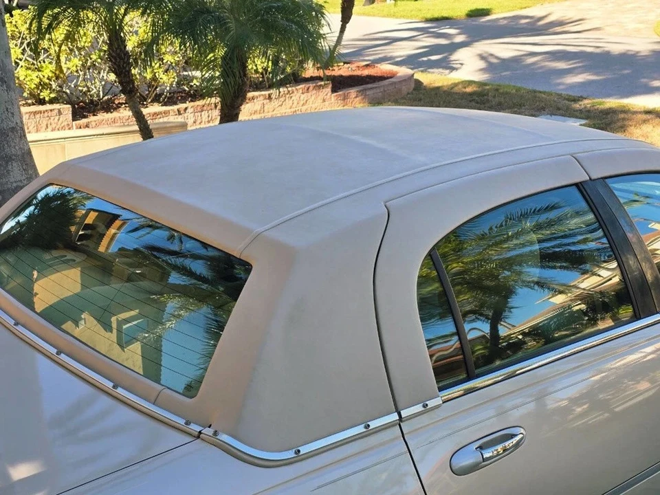 2003 Lincoln Town Car - Image 12 of 21