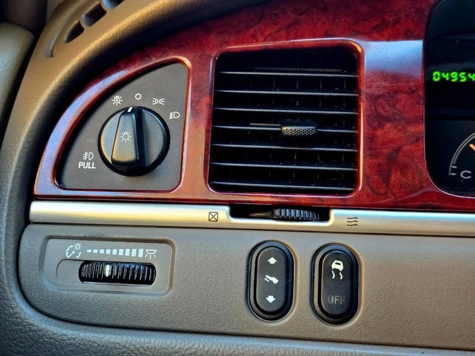 2003 Lincoln Town Car - Image 19 of 21