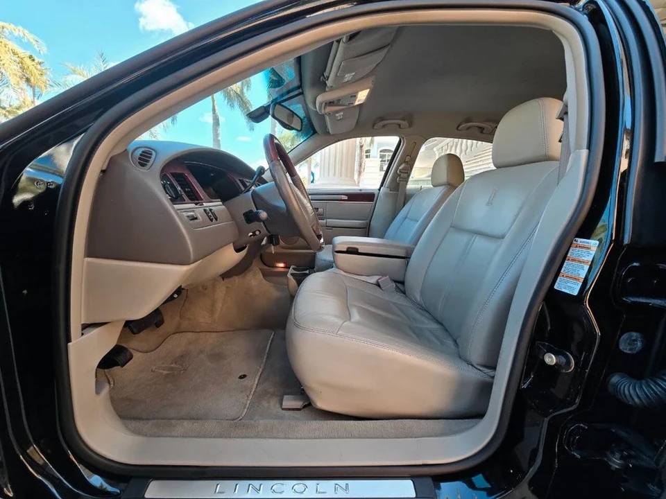 2003 Lincoln Town Car - Image 21 of 21