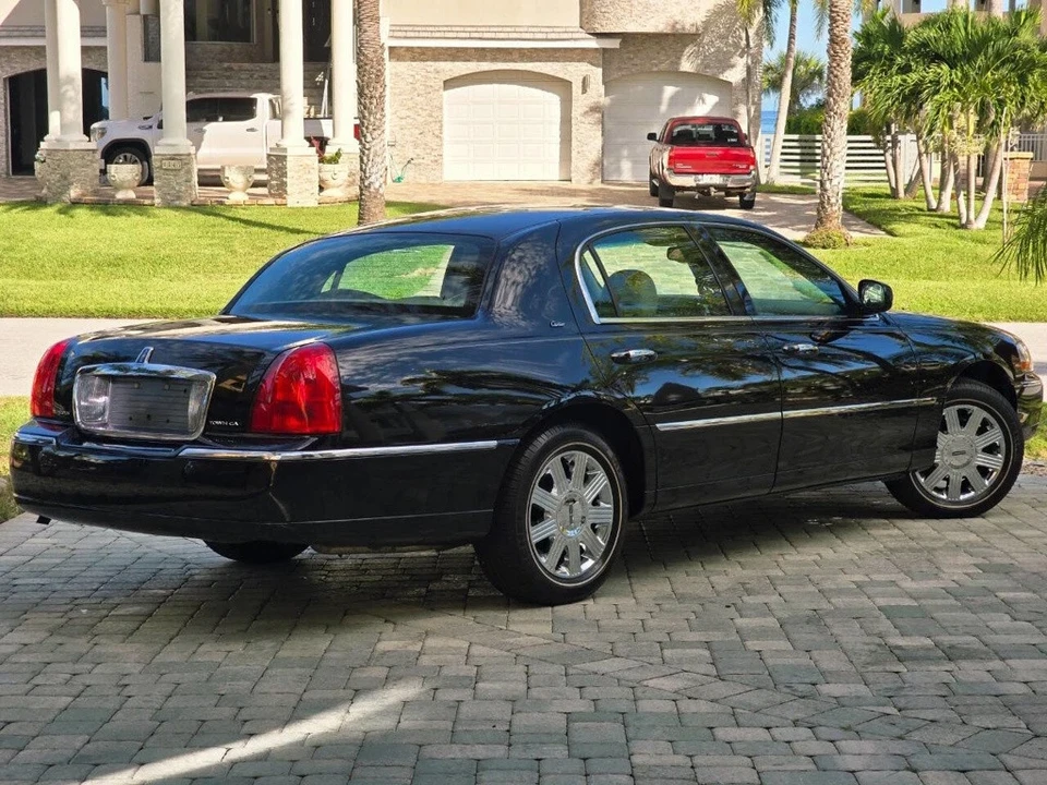 2003 Lincoln Town Car - Image 5 of 21
