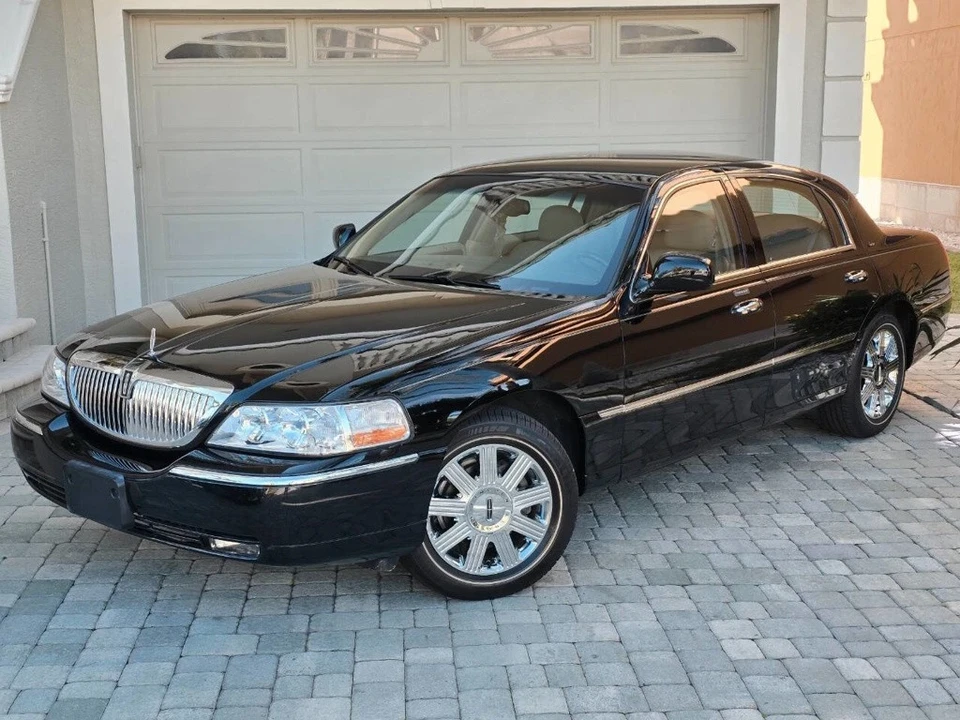 2003 Lincoln Town Car - Image 4 of 21
