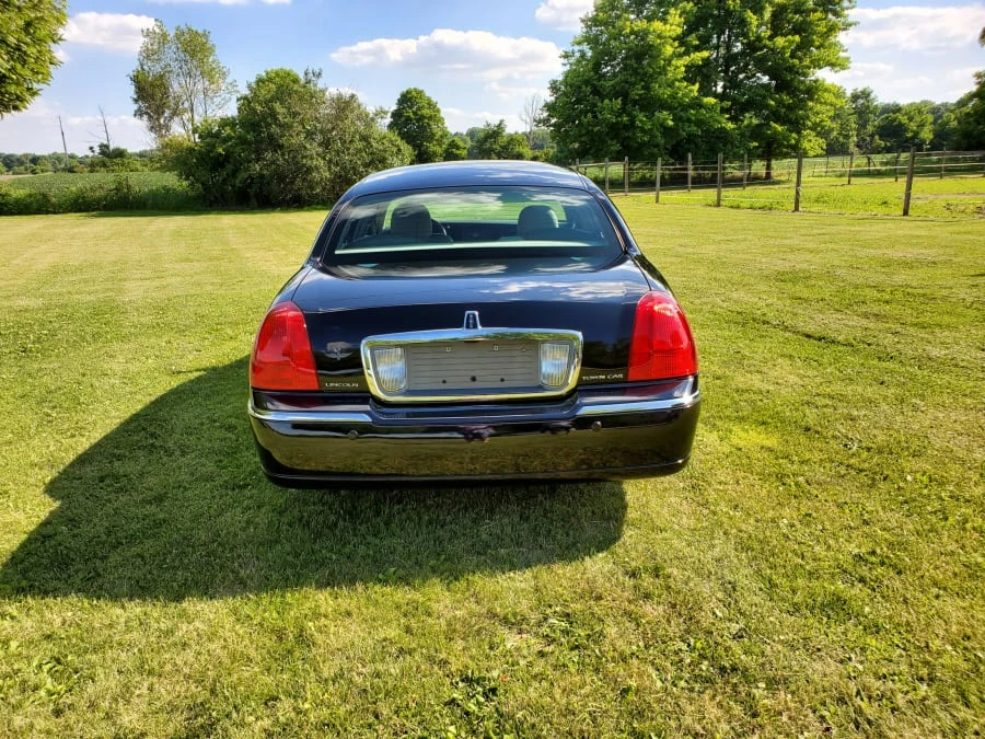 2003 Lincoln Town Car - Image 3 of 10
