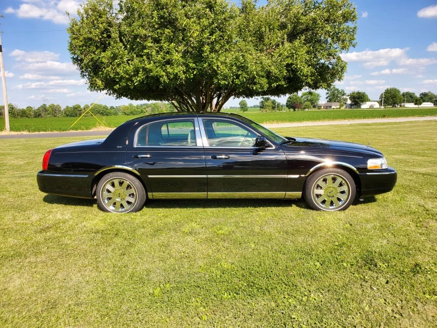 2003 Lincoln Town Car - Image 10 of 10