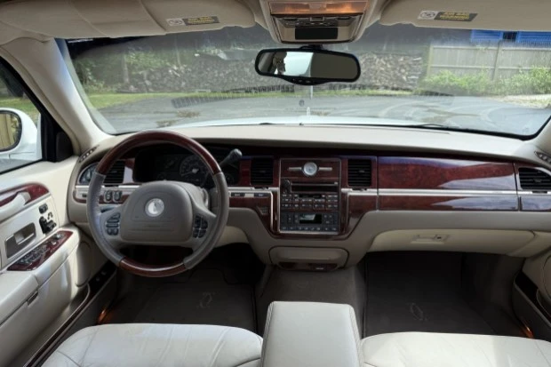 2003 Lincoln Town Car - Image 5 of 8