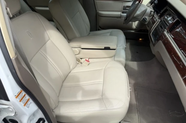 2003 Lincoln Town Car - Image 4 of 8