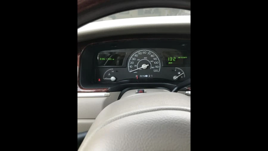 2003 Lincoln Town Car - Image 3 of 10