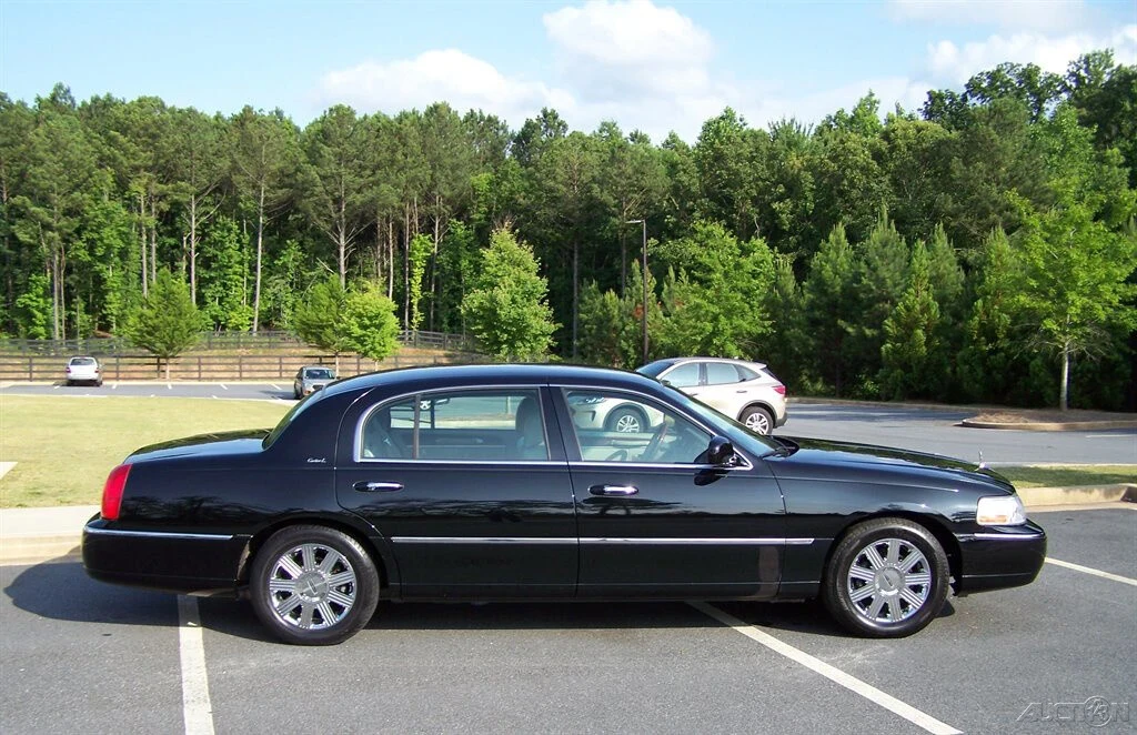 2003 Lincoln Town Car - Image 7 of 12
