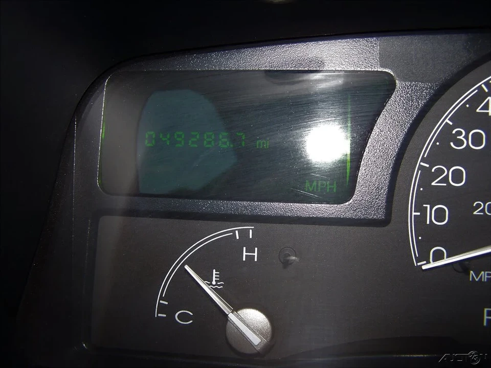 2003 Lincoln Town Car - Image 10 of 12