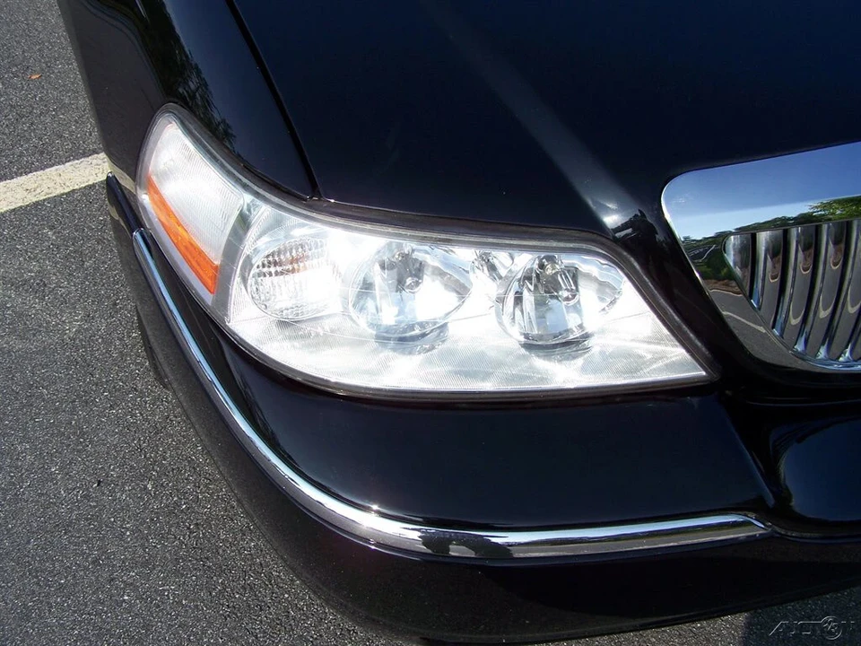 2003 Lincoln Town Car - Image 16 of 21
