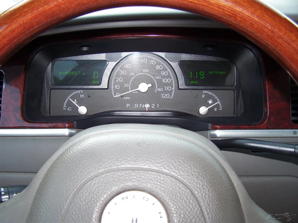 2003 Lincoln Town Car - Image 11 of 12