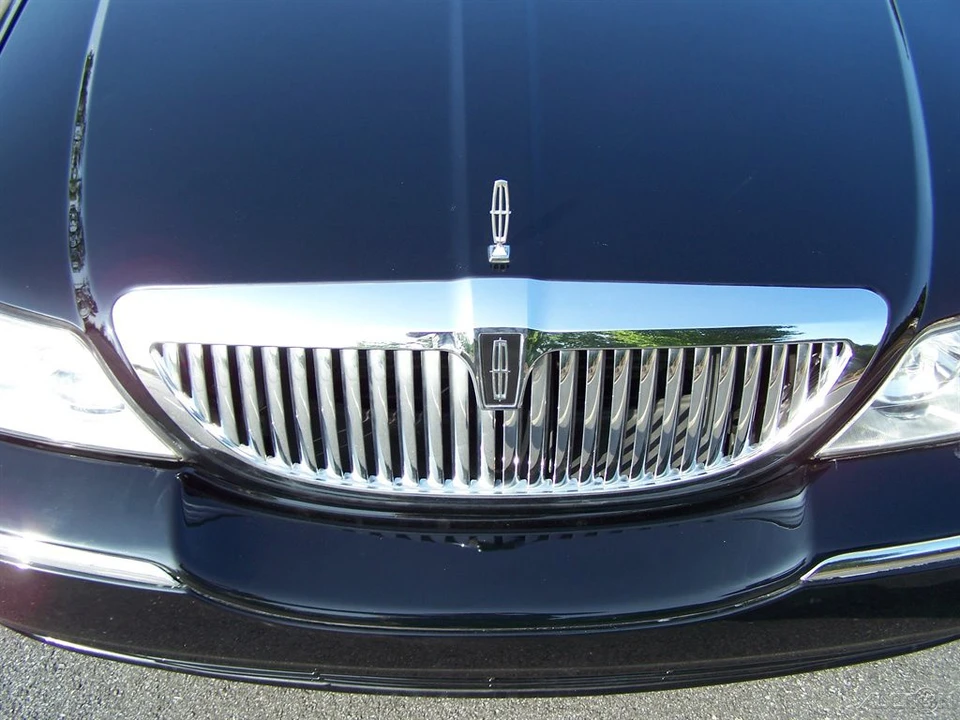 2003 Lincoln Town Car - Image 17 of 21
