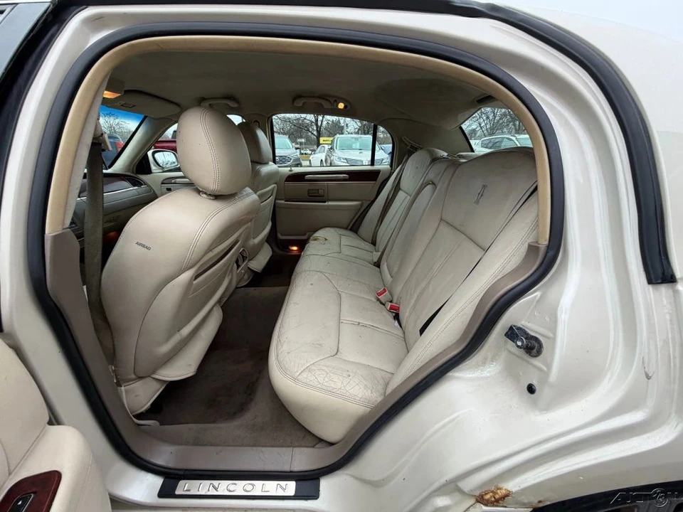 2003 Lincoln Town Car - Image 18 of 21