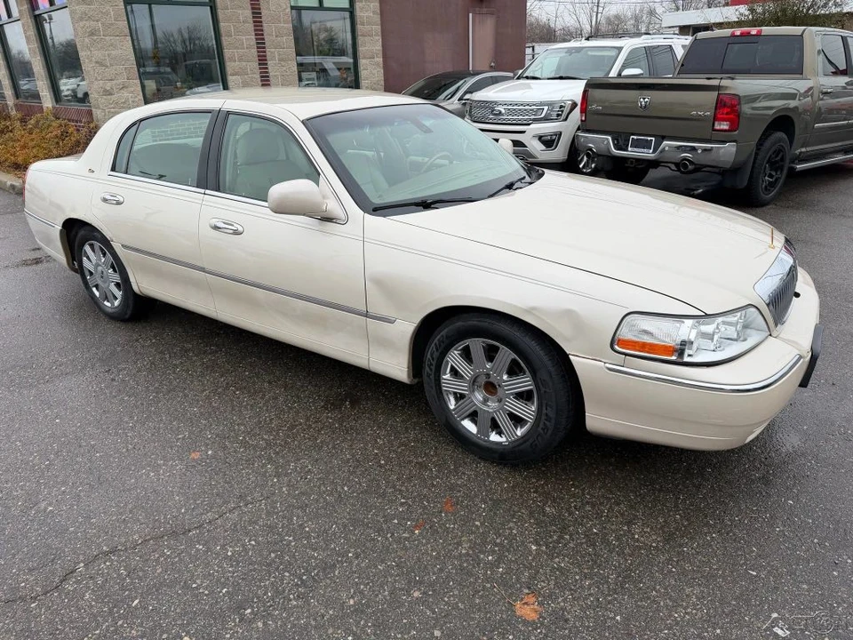2003 Lincoln Town Car - Image 7 of 12
