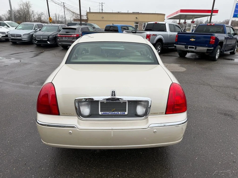 2003 Lincoln Town Car - Image 4 of 12