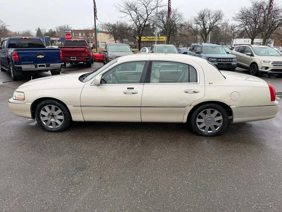 2003 Lincoln Town Car - Image 2 of 21