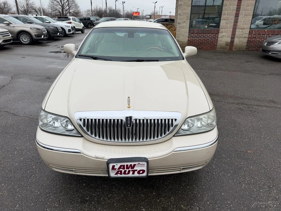 2003 Lincoln Town Car - Image 8 of 12