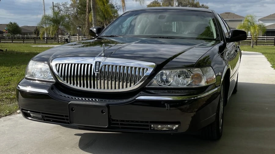 2003 Lincoln Town Car - Image 6 of 16